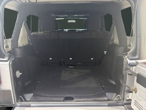 Used 2018 Jeep Wrangler Unlimited Sahara w/ Connectivity Group AWD/4WD image 20