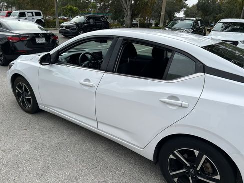Used 2025 Nissan Sentra SV image 6
