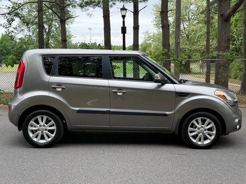 Used 2012 Kia Soul + w/ Audio Pkg FWD image 4