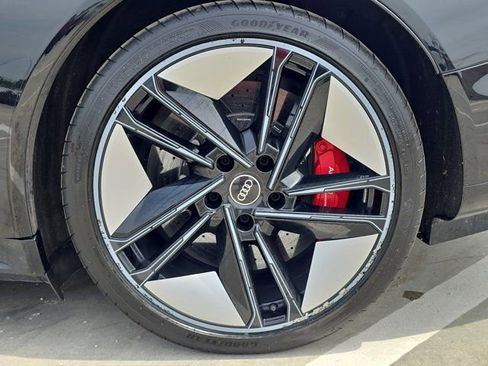Used 2022 Audi RS e-tron GT image 34