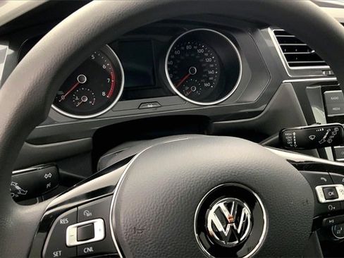 Used 2018 Volkswagen Tiguan S image 19