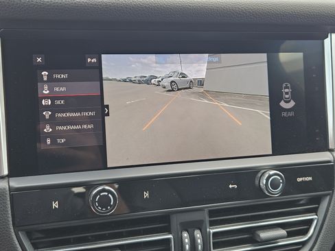 Used 2022 Porsche Macan AWD/4WD image 18