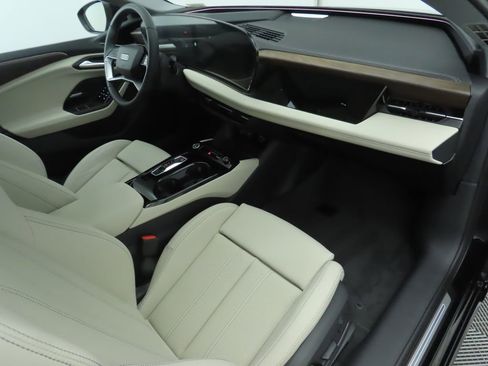 Used 2025 Audi A6 e-tron Premium Plus w/ Premium Plus image 19