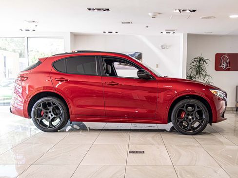 Used 2023 Alfa Romeo Stelvio Veloce AWD/4WD image 9