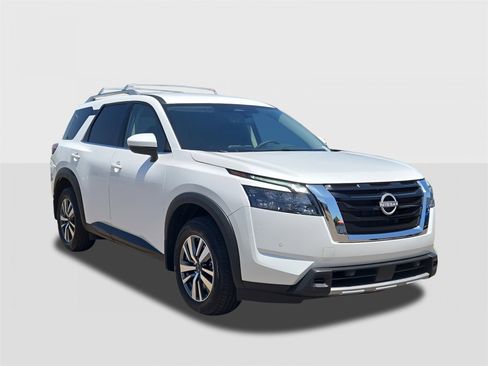 New 2025 Nissan Pathfinder SL image 3