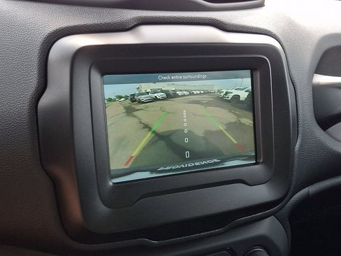 Used 2021 Jeep Renegade Latitude w/ Convenience Group AWD/4WD image 19