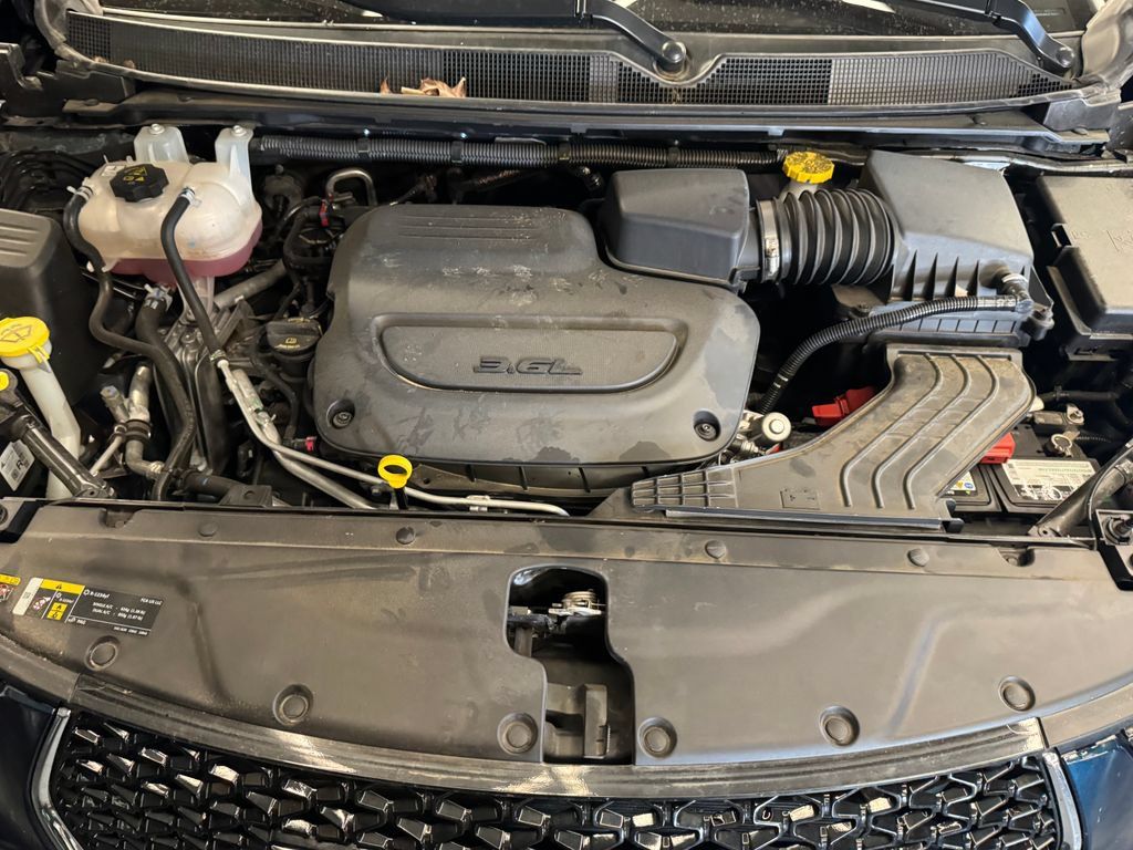 Used 2025 Chrysler Pacifica Select FWD image 25