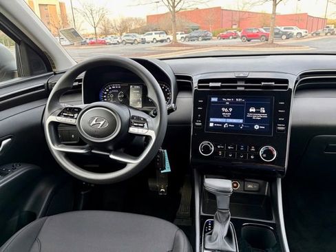 Used 2024 Hyundai Tucson SE image 19