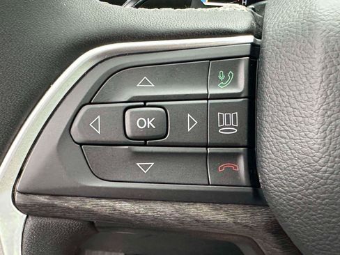 Used 2025 Jeep Grand Cherokee Limited AWD/4WD image 21