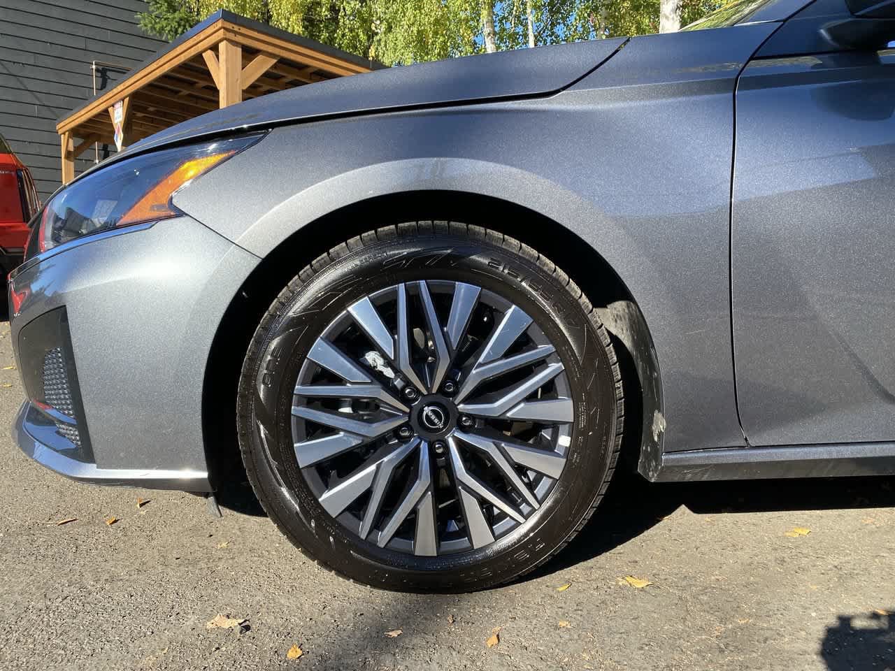 Used 2025 Nissan Altima 2.5 SV FWD image 10