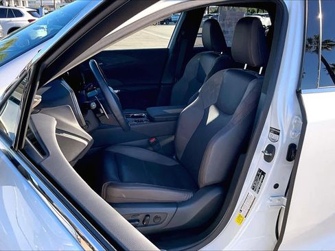 Used 2024 Lexus RX 450h Luxury w/ Convenience Package image 7