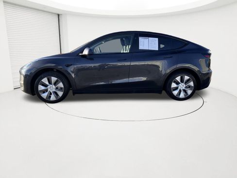 Used 2024 Tesla Model Y Long Range image 2