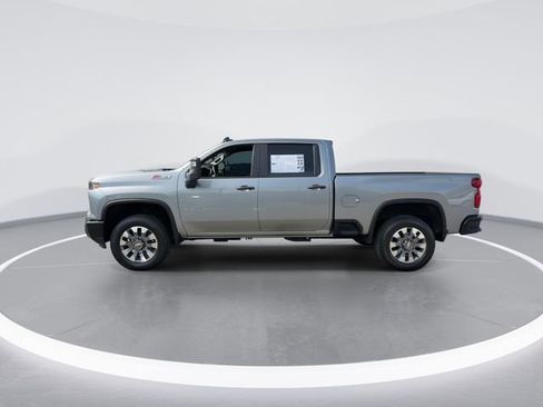 Used 2024 Chevrolet Silverado 2500 Custom w/ Custom Value Package image 5