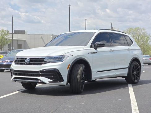 Used 2024 Volkswagen Tiguan SE R-Line AWD/4WD image 20