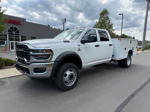 New 2026 RAM 5500 Tradesman w/ Chrome Appearance Group AWD/4WD image 3