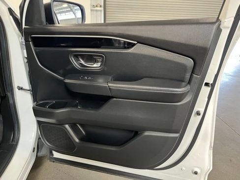 Used 2025 Honda Pilot EX-L image 12