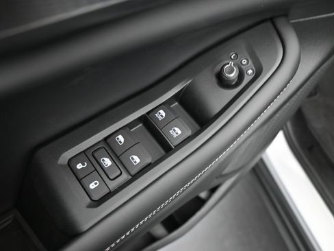 New 2025 Jeep Grand Cherokee Laredo w/ Luxury Tech Group I image 13