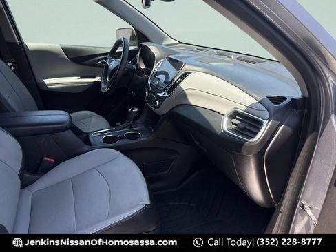 Used 2018 Chevrolet Equinox Premier FWD image 23