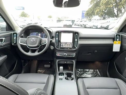 New 2026 Volvo XC40 B4 Core image 15