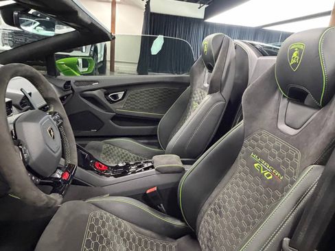 Used 2024 Lamborghini Huracan EVO AWD/4WD image 9