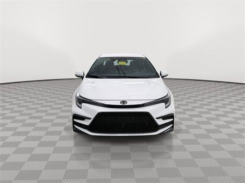 Used 2025 Toyota Corolla SE image 3