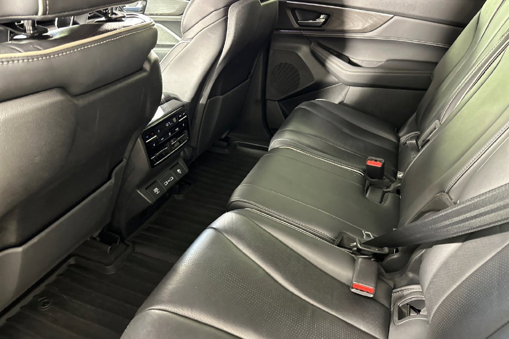 Used 2022 Acura MDX w/ Advance Package AWD/4WD image 13