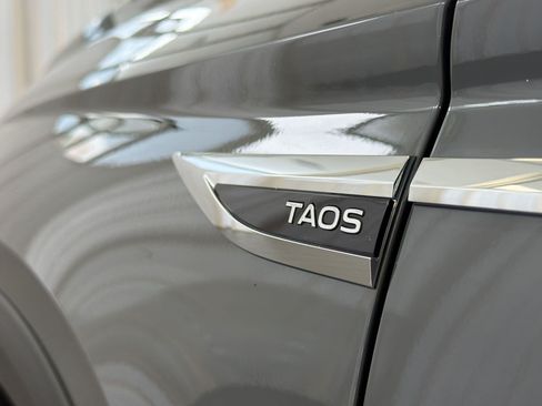 Certified 2024 Volkswagen Taos SE w/ Panoramic Sunroof Package FWD image 36