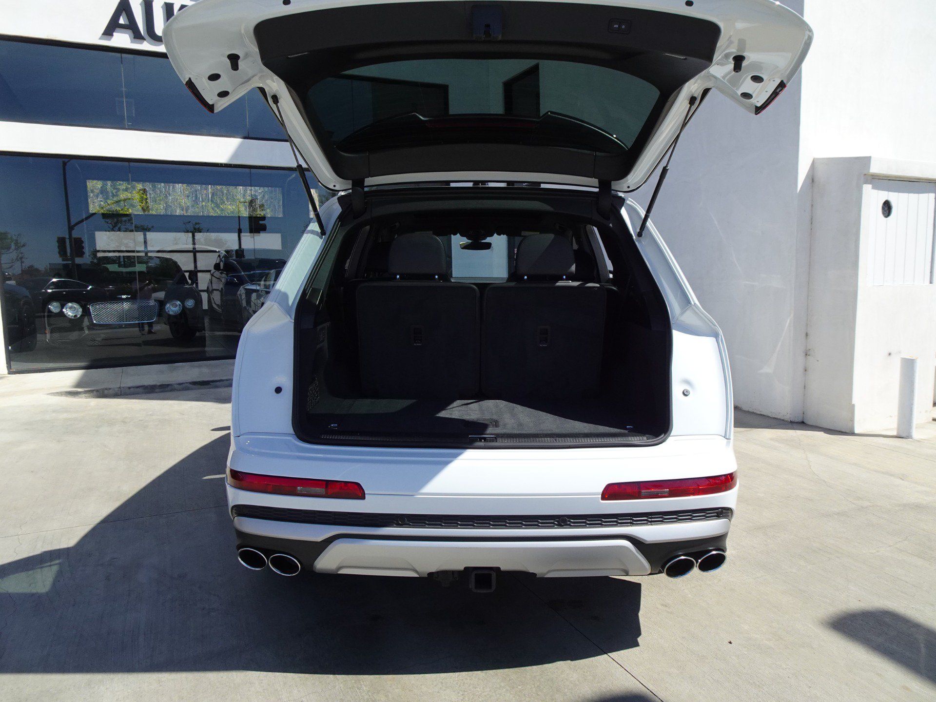 Used 2023 Audi SQ7 Premium Plus w/ Towing Package AWD/4WD image 5