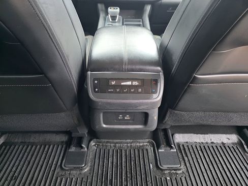 Used 2024 Nissan Pathfinder SL AWD/4WD image 10