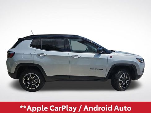 Used 2025 Jeep Compass Trailhawk AWD/4WD image 3