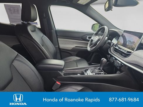 Used 2024 Jeep Compass Latitude AWD/4WD image 17