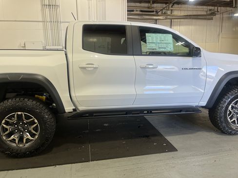 New 2026 Chevrolet Colorado ZR2 w/ Technology Package AWD/4WD image 12