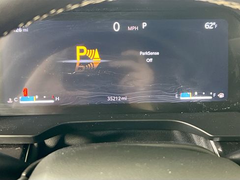 Used 2023 Jeep Grand Cherokee Laredo image 12