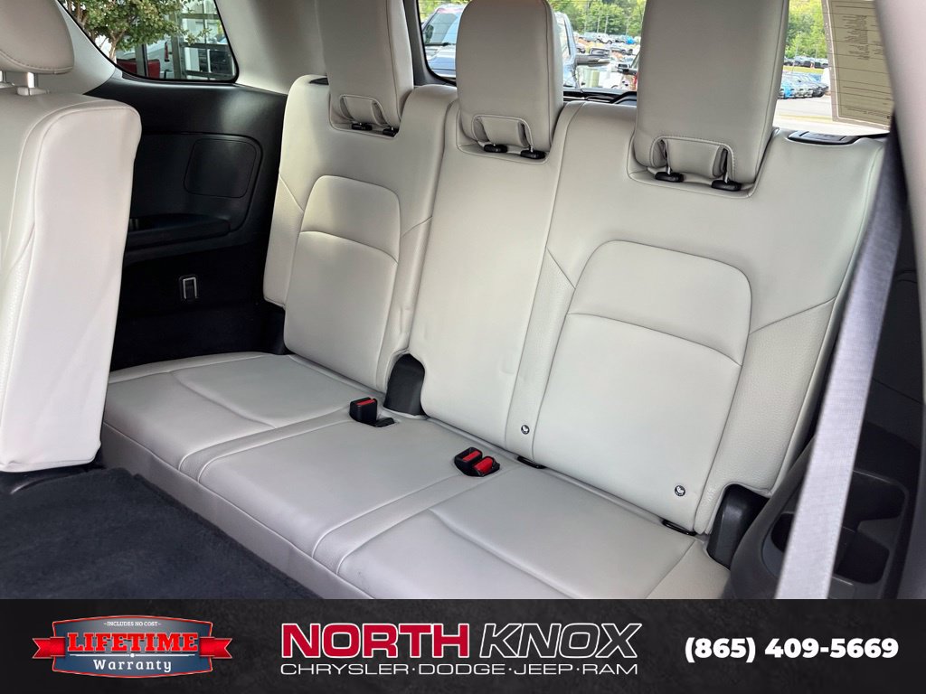 Used 2022 Nissan Pathfinder SL w/ SL Black Package AWD/4WD image 16