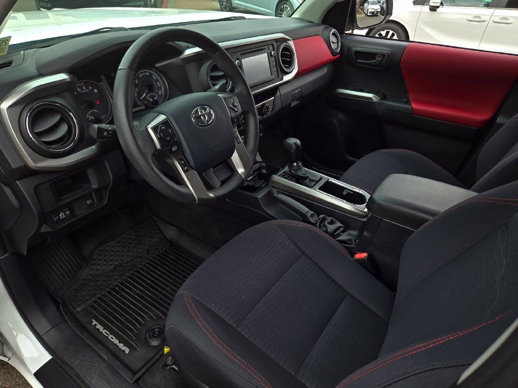 Used 2018 Toyota Tacoma SR5 RWD image 10