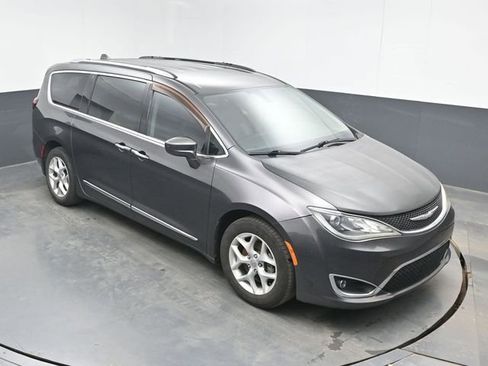 Used 2017 Chrysler Pacifica Touring-L Plus w/ Tire & Wheel Group FWD image 13