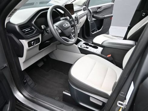 Used 2025 Ford Escape Active AWD/4WD image 9