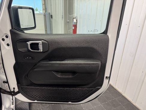 Used 2021 Jeep Wrangler Unlimited Sahara w/ Cold Weather Group AWD/4WD image 16