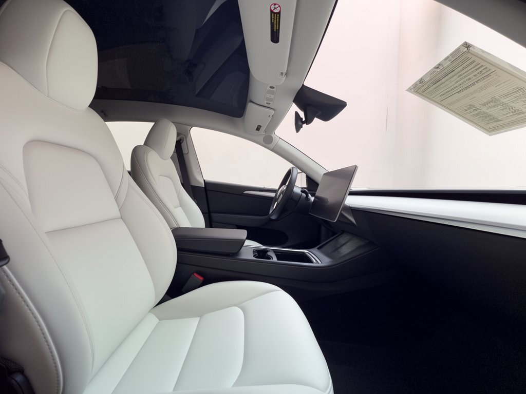 Used 2024 Tesla Model Y Long Range RWD image 30