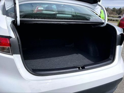 Used 2025 Toyota Corolla LE image 29