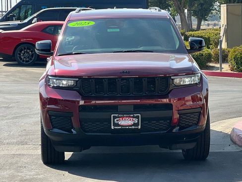 New 2025 Jeep Grand Cherokee L Altitude image 9