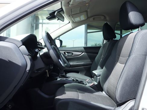 Used 2019 Nissan Rogue S image 38