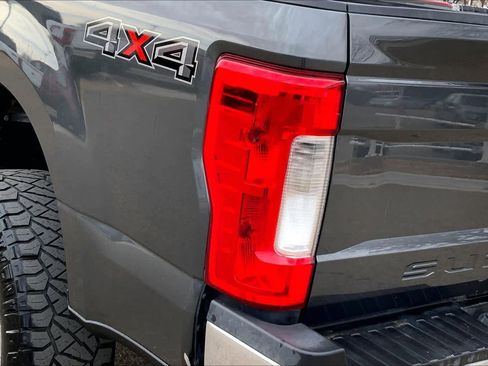 Certified 2019 Ford F250 Lariat w/ Chrome Package image 28