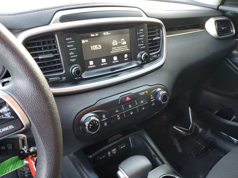 Certified 2019 Kia Sorento L image 28