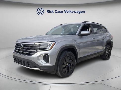 Certified 2025 Volkswagen Atlas SE w/ Panoramic Sunroof Package image 9