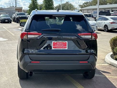 Used 2025 Toyota RAV4 XLE image 6
