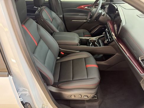 Used 2026 Chevrolet Traverse RS w/ LPO, Floor Liner Package AWD/4WD image 28