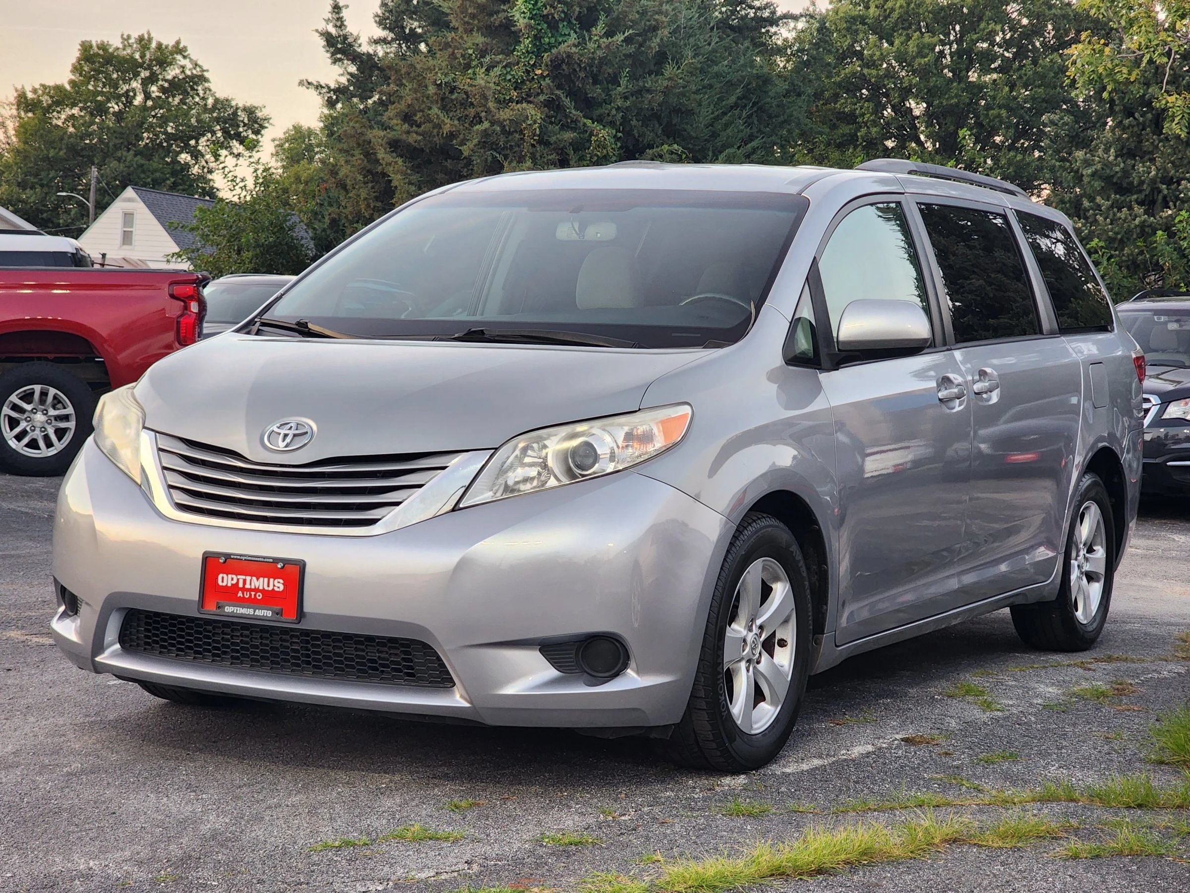 Used 2017 Toyota Sienna LE FWD image 3