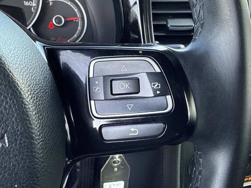 Used 2018 Volkswagen Beetle 2.0T S FWD image 20