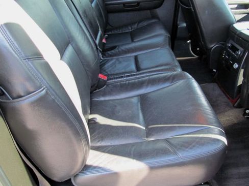 Used 2011 Cadillac Escalade EXT image 18